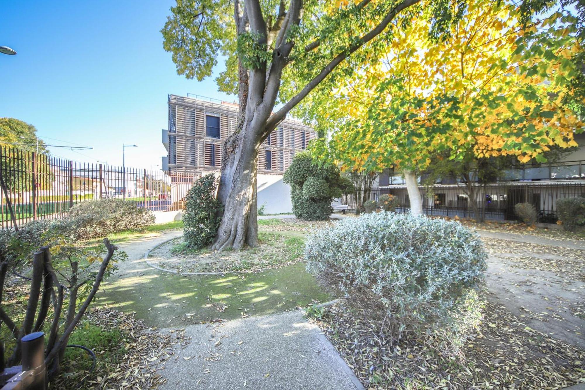 T2 Florescence Proche Montpellier Parking カステルノ・ル・レ エクステリア 写真